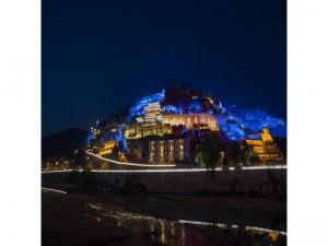 中國城鄉(xiāng)武漢總部基地夜景照明項(xiàng)目